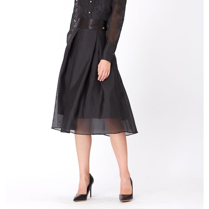 Uitlopende organza en satijnrok