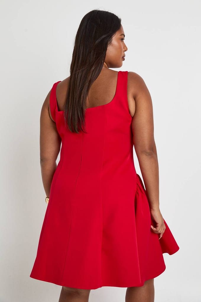 boohoo Dames Plus geraffeld bandeau puffball skaterjurk | Red | Maat: 26