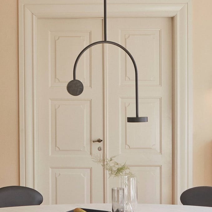 Hanglamp AYTM Grasil LED, zwart, marmer, hoogte 97 cm