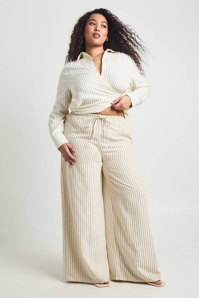 boohoo Dames Plus Perzik Gestreepte Wijde Pijpen Broek | Steen | Maat: 50