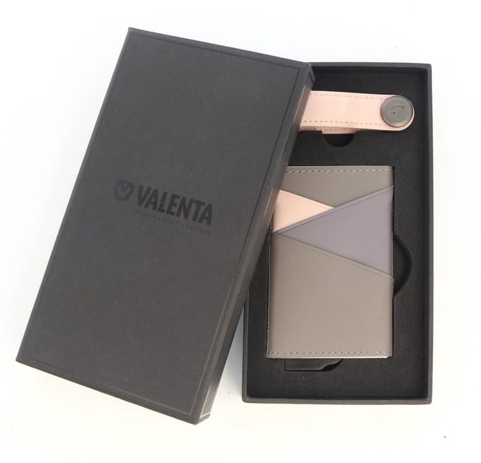 Valenta Geschenkenset - Grijse Leren Pasjeshouder met Ejector Snap en Roze Sleutelhouder - Luxe Cadeaudoos