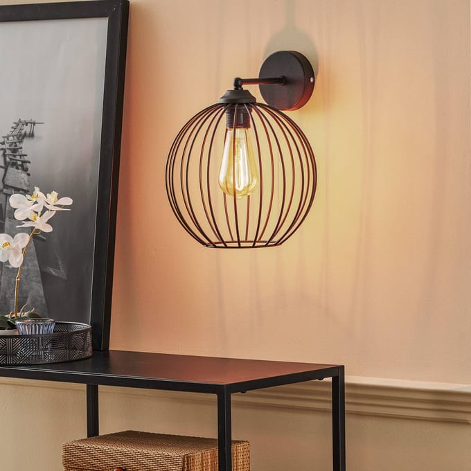 HELAM Wandlamp Cumera in zwart met kooi-kap