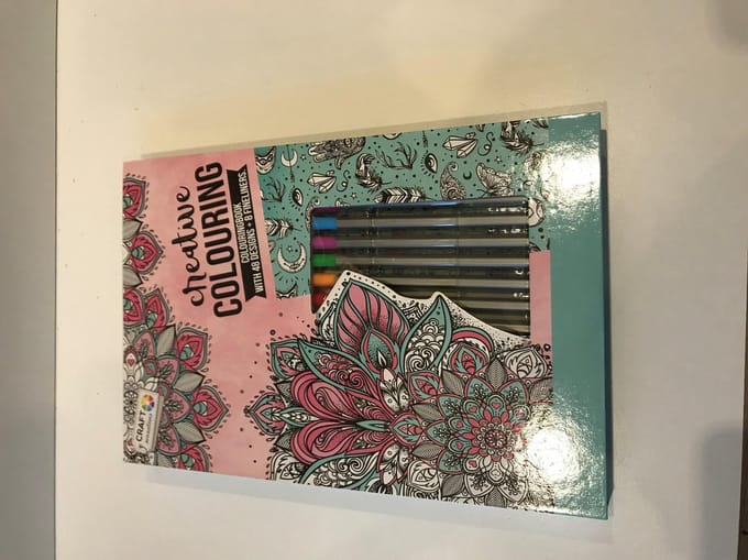 Kleurblok met 48 kleurbladen en 8 fineliners