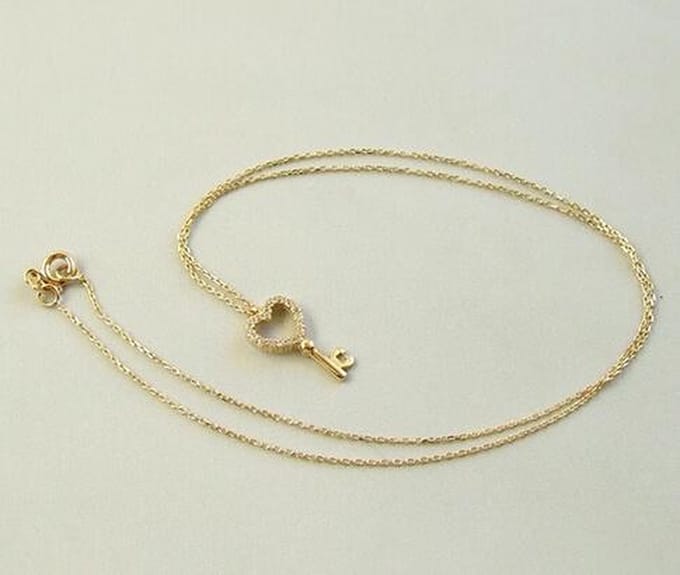 Gouden ketting en zirkonia harten sleutelhanger