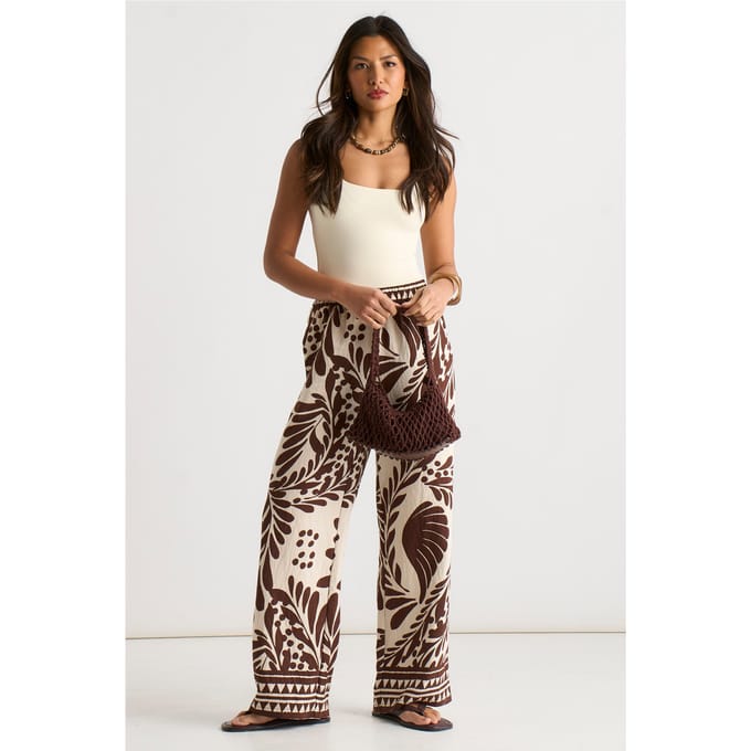 Chocoladebruine broek met elastische tailleband en randprint