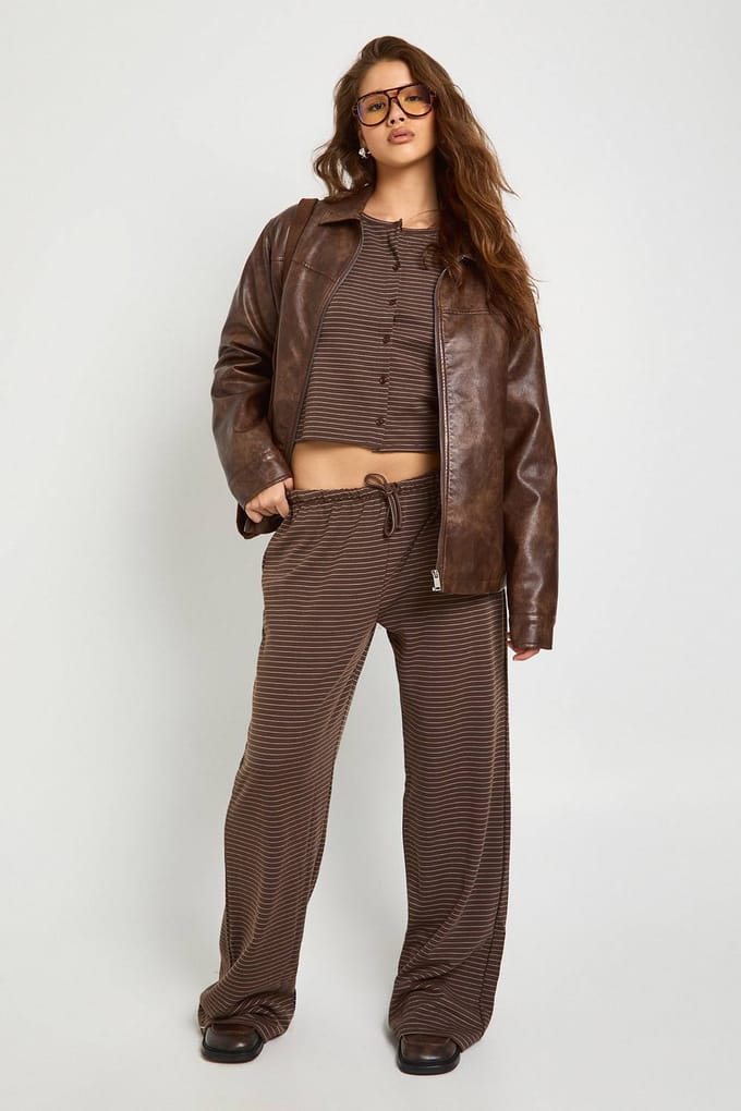 boohoo Dames Gestreepte knop door capmouwtop | Chocoladebruin | Maat: 40