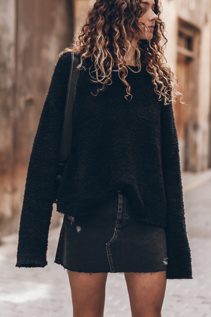 Mikuta The Black Soft Knitted Sweater Maat: S | Sweaters Outlet | Dames | Zwart