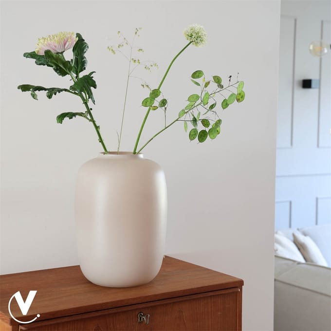 Vaas Artic | Medium | Matte Ivory - Mat Beige | Mondgeblazen glas | Ø25 x H35 cm