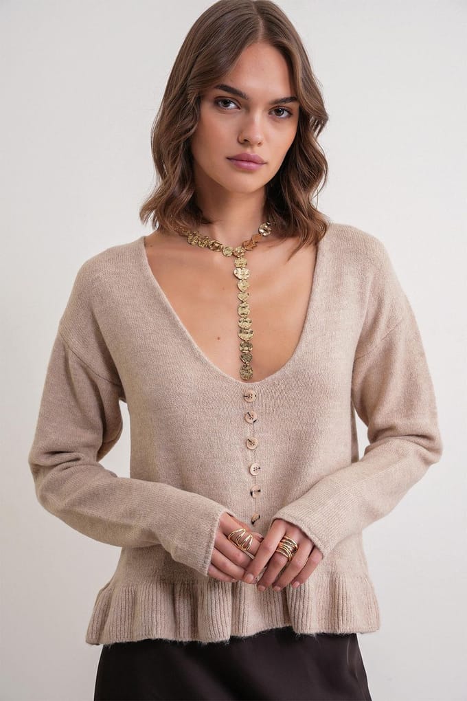 Lichte V-hals gebreide top met knoopdetails