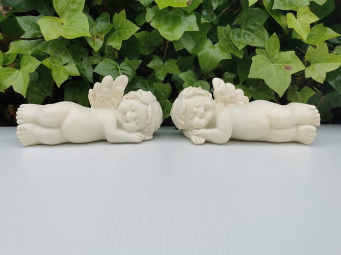 Set van Beelden decoratief: 2 slapende engels elk 21x11x9cm  Set Rustende Cherubijnen