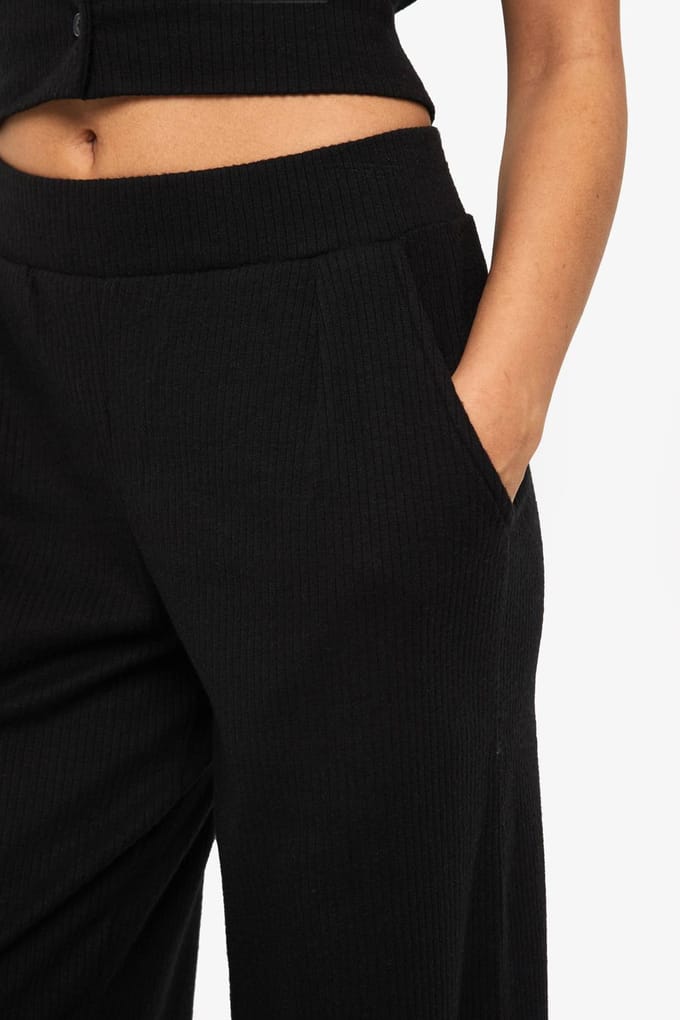 boohoo Dames Geribbelde wijde pijpbroek | Black | Maat: 6