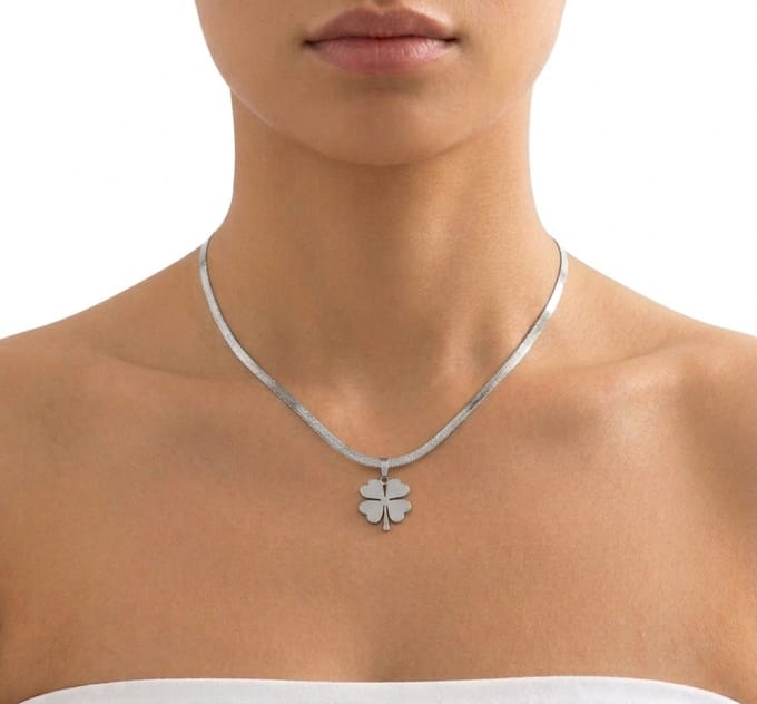 Zilverkleurige statement ketting voor dames slang design met strass