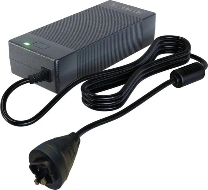 GO SOLID! ® Acculader geschikt voor Stella E-Bike 42V 2A 3 polig (plug met inkeping)