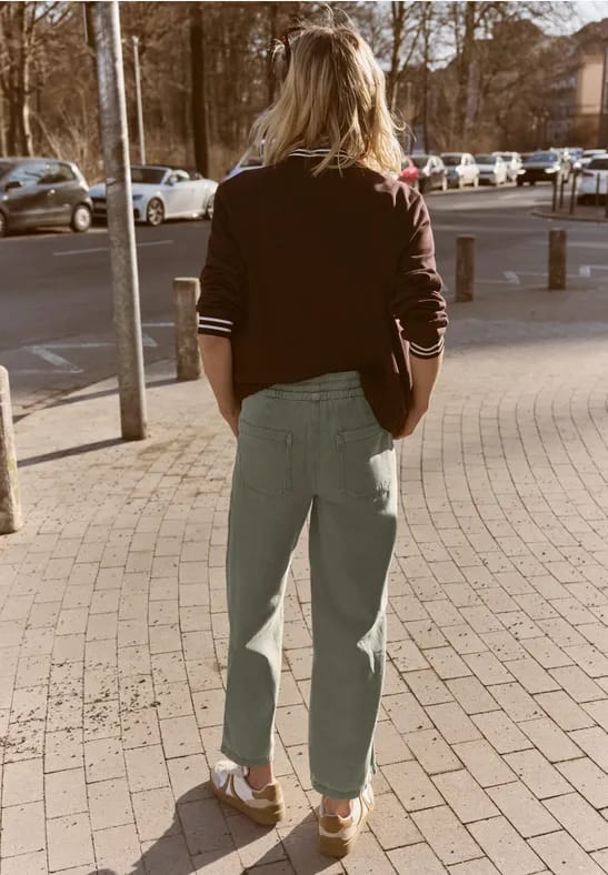 Mid Waist straight legs broek in Loose Fit