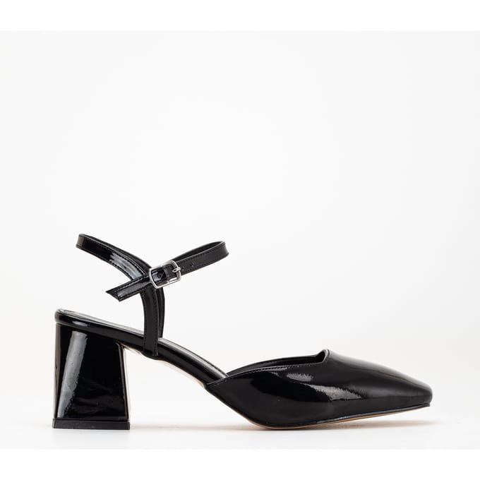 Kayla Pumps met Blokhak
