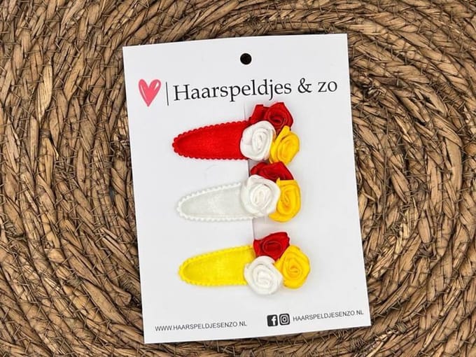 Oeteldonkse roosjes op klikklakspeld - carnaval