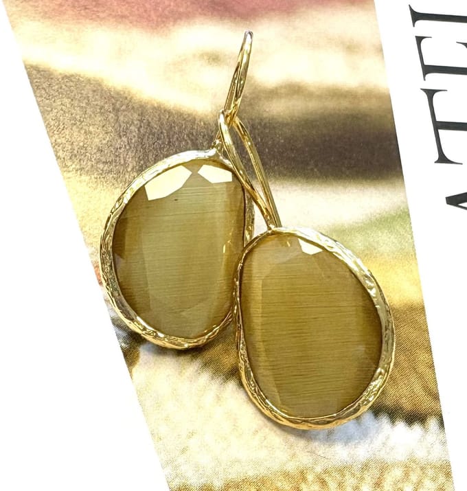 Oorbellen cateye mosterd