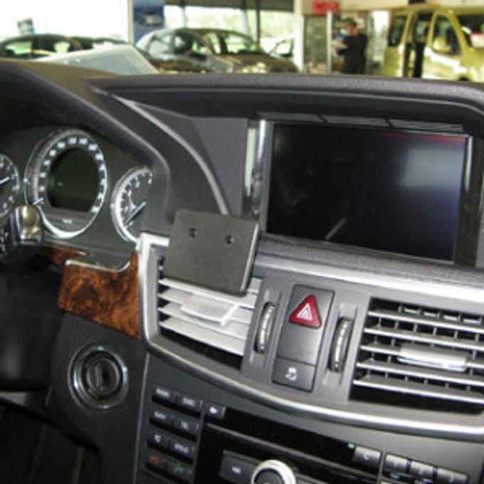 Brodit center mount v. MB E-Class Sedan 09-