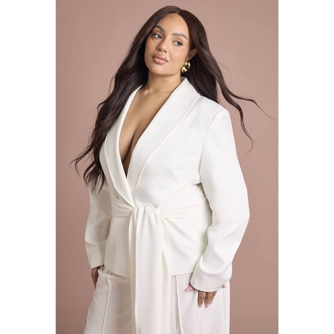 boohoo Dames Plus Blazer met Obi Strikceintuur | Wit | Maat: 44