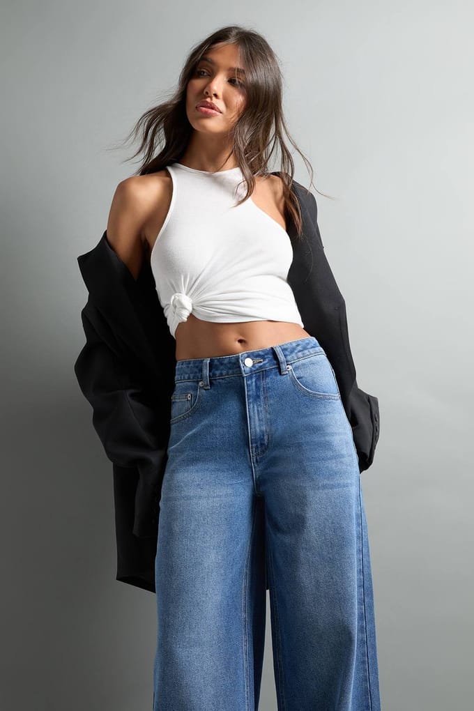 boohoo Dames De jeans met een midden taille en wijde pijpen | Washed Indigo | Maat: 8/32L