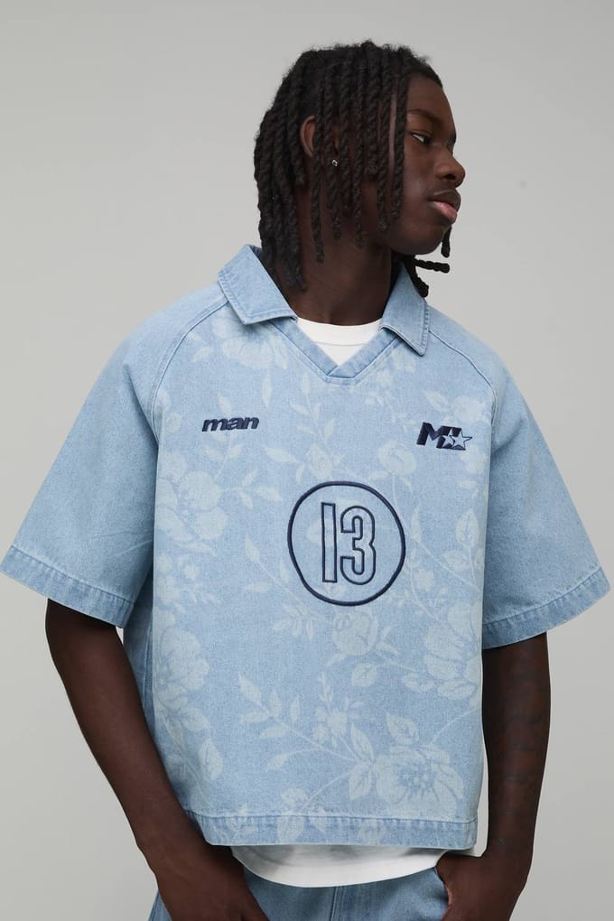 Gebloemd Voetbal Geborduurd Denim Overhemd | Light Wash | Size Medium