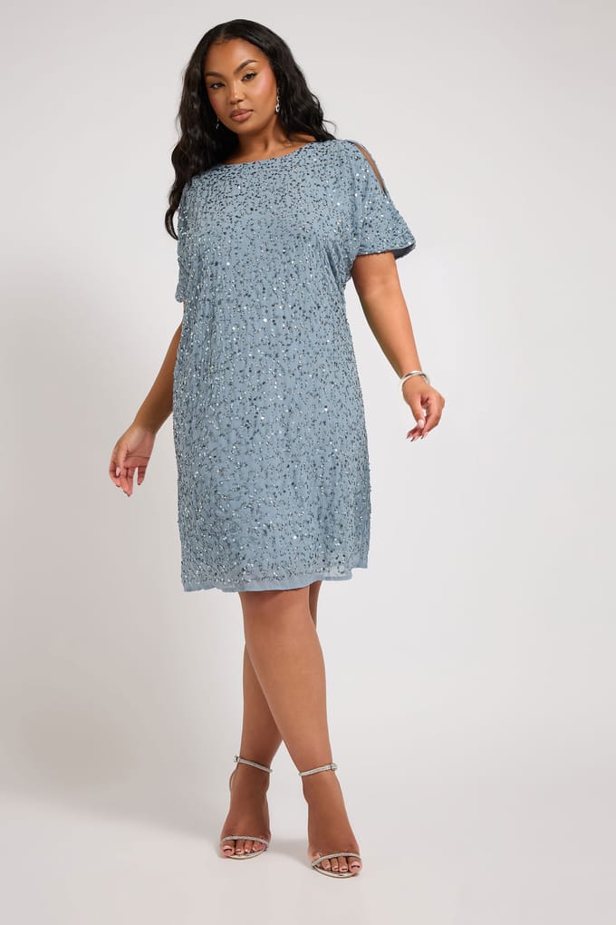 Luxe: Ultimate Embellishment Luxe Shiftjurk Met Versiering & Capemouwen In Lichtblauwsize 48
