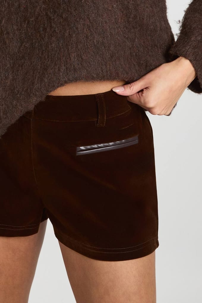 boohoo Dames Velours Micro Shorts | Chocolate | Maat: 12
