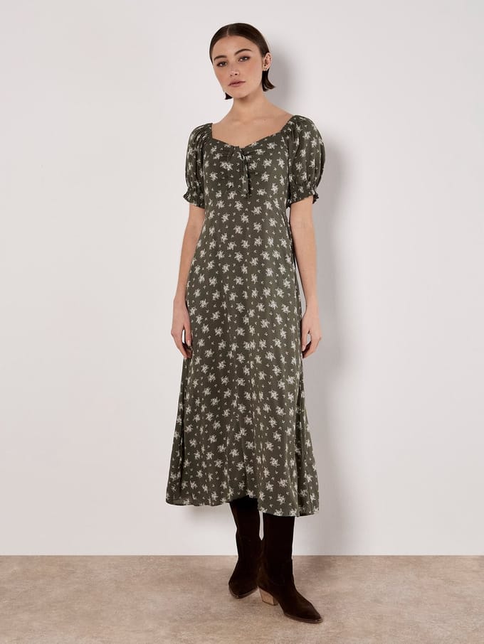 Maxi-jurk met bloemenprint en melkmeisjesmodel