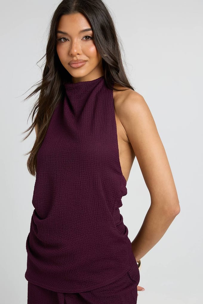boohoo Dames Gestructureerde Playsuit Met Waterval Halslijn En Dubbele Laag | Pruim | Maat: 44