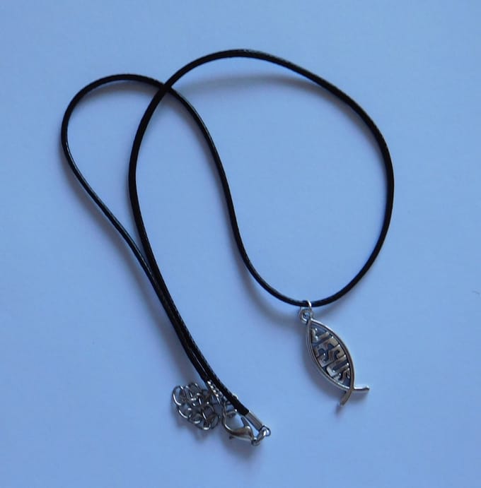 Ketting met hanger Jesus zilverkleur.