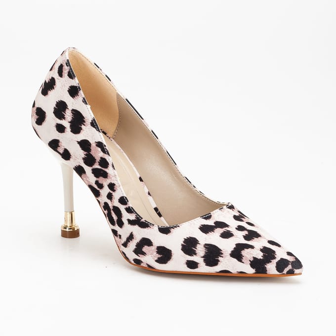 Raven Pumps met Puntneus en Stilettohak