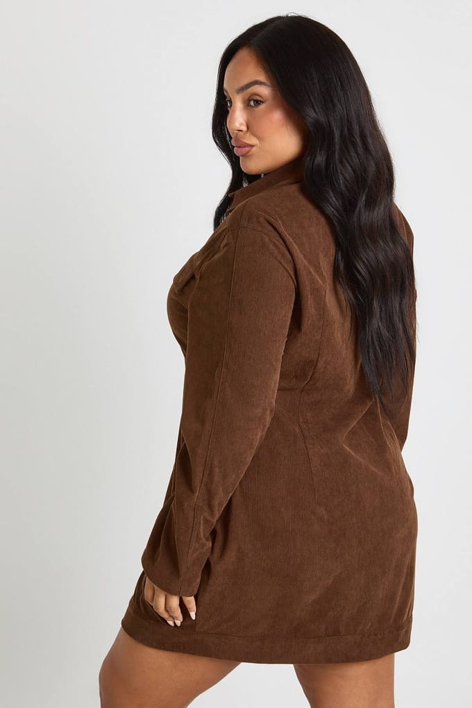 boohoo Dames Plus Cord Overhemdjurk met Getailleerde Taille | Chocolate | Maat: 28