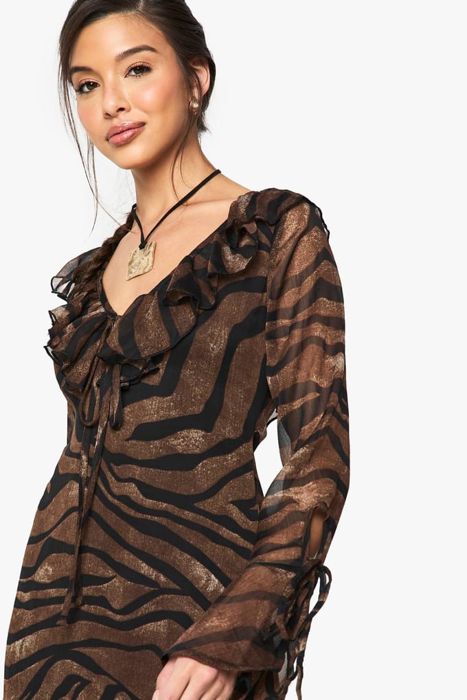 boohoo Dames Bedrukte Chiffon Ruffle Shift Jurk | Brown | Maat: 8