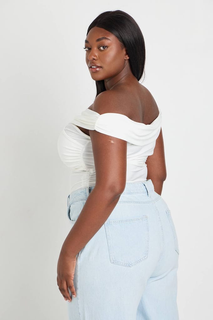 boohoo Dames Plus Twist Bardot Body | Ivory | Maat: 18