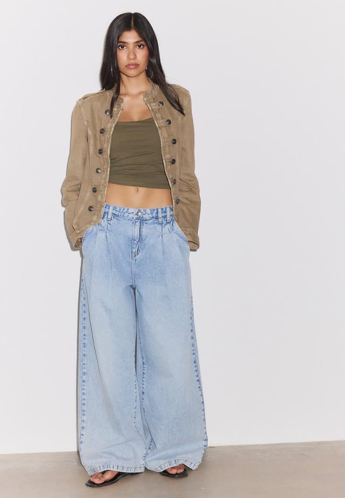 Stradivarius Wide-leg jeans met plooien  LICHTE MIDDENBLAUWE DENIM WASSING 44