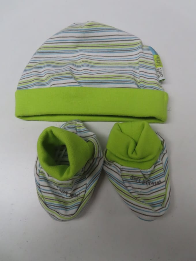 Dirkje - babysetje - Muts + slofjes - Limoen - Gestreept - 6 maand 68