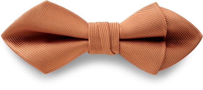 Cognackleurige Voorgestrikte Grosgrain Vlinderdas met Ruitvormige Punt