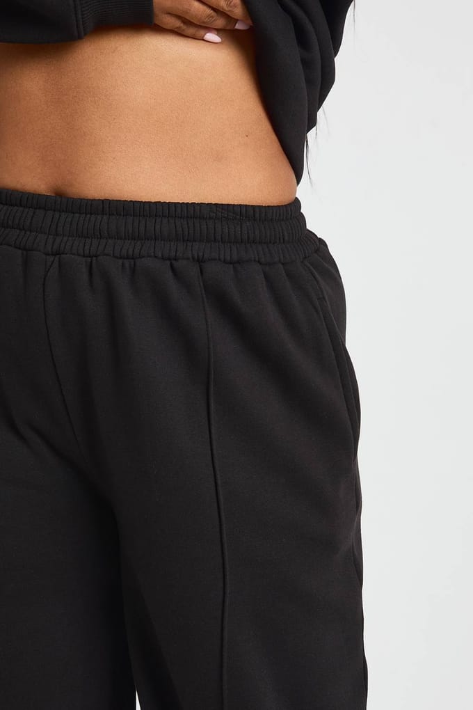 boohoo Dames Plus Core Basic Pintuck-detail jogger met rechte pijpen | Zwart | Maat: 44