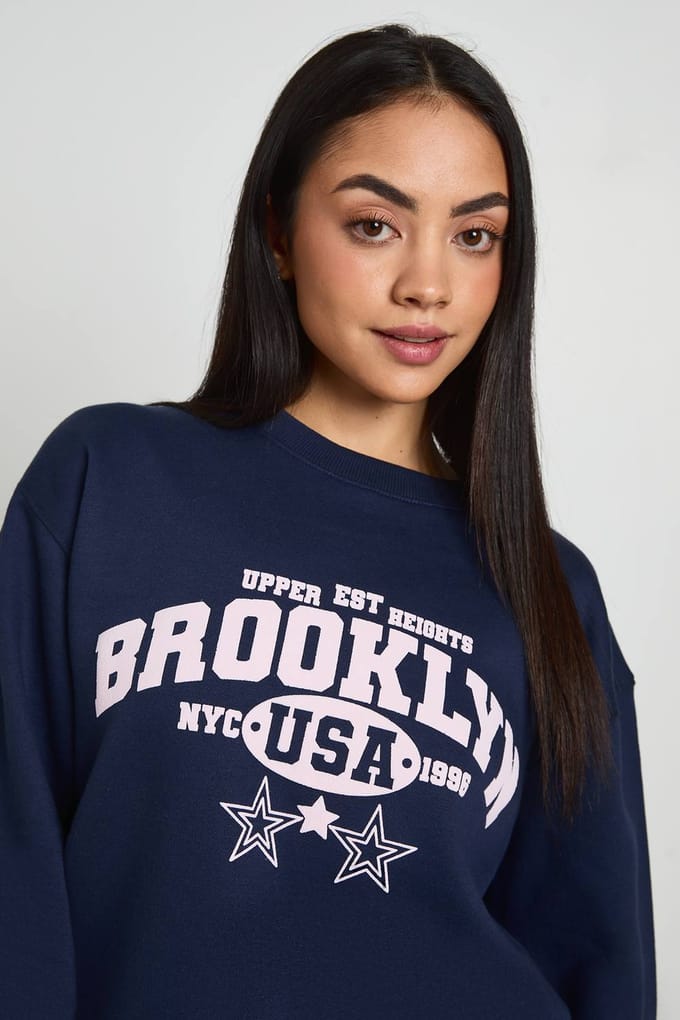 boohoo Dames Gewassen Brooklyn Bedrukt Sweatshirt | Navy | Maat: Medium