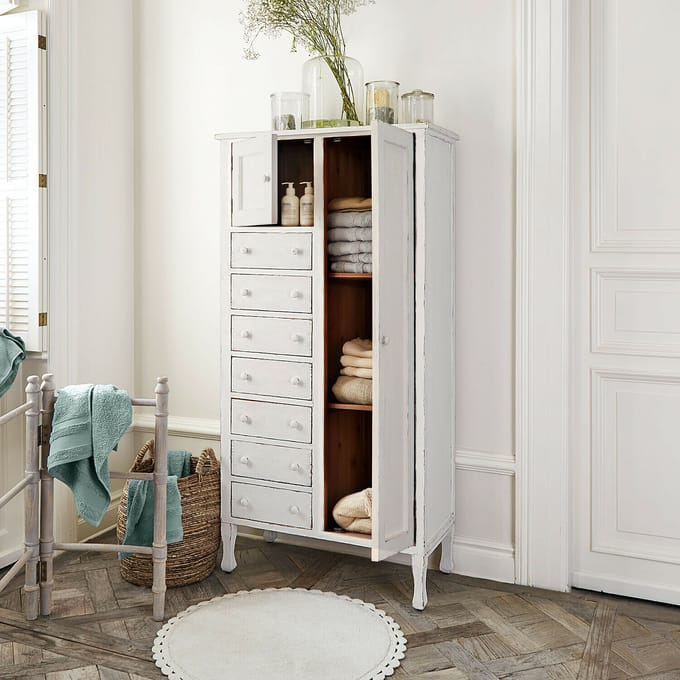 Kast Amourien