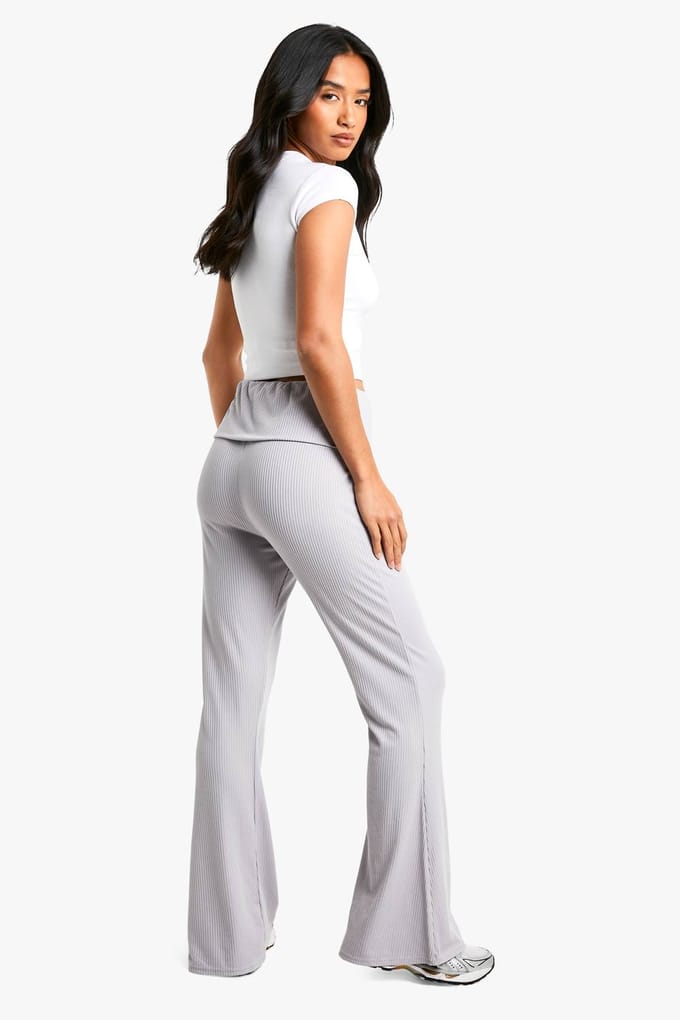 boohoo Dames Petite Vouw Over Tailleband Zachte Rib Flared Broek | Grijs | Maat: 34