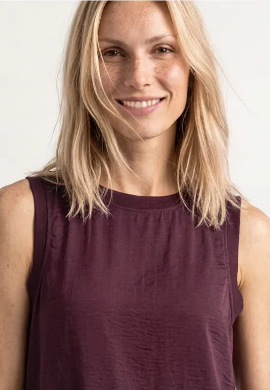 Blousetop met ronde hals en banddetail
