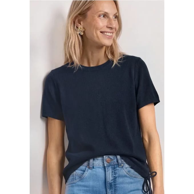 Een basic Shirt met gebreide look en ronde hals