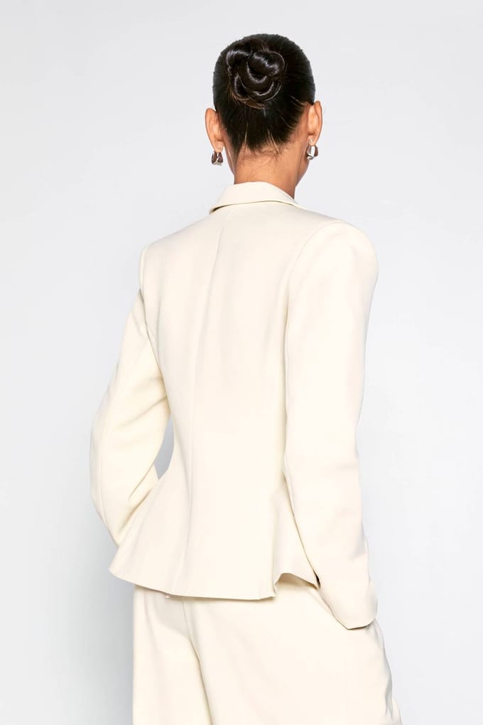 boohoo Dames Blazer met Getailleerde Taille en Peplum | Creme | Maat: 44