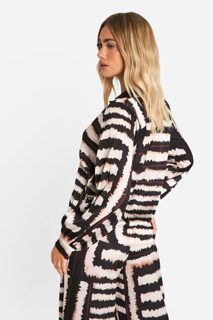 boohoo Dames Grote schaal tonale tie-dye ruimvallend overhemd | Black | Maat: 6