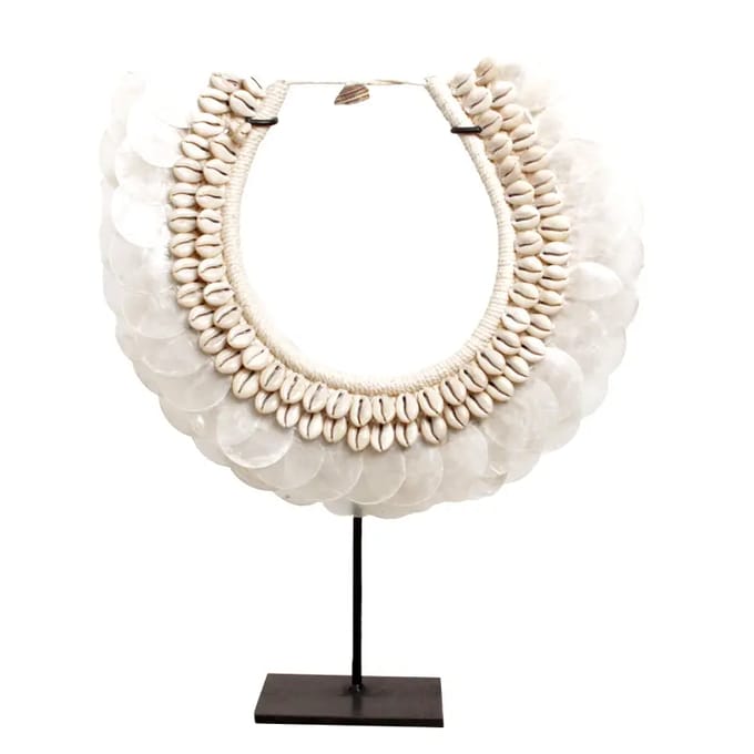 J36 Schelpenketting Op Standaard