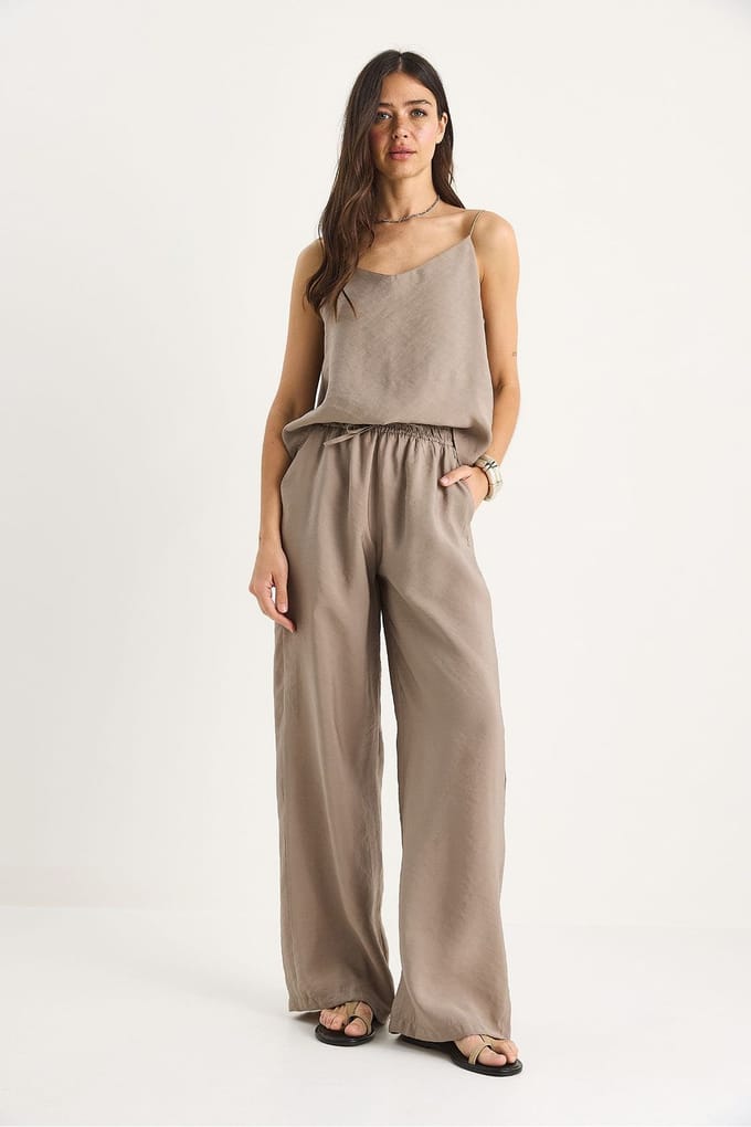 Mouwloze Camisole en Wijde Pantalon Coördinaten Set