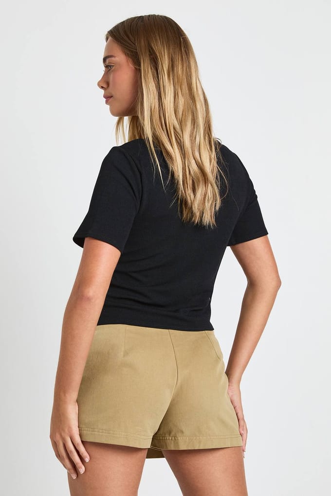 boohoo Dames Geribbeld getailleerde top met ingesnoorde taille en naaddetails | Zwart | Maat: 38