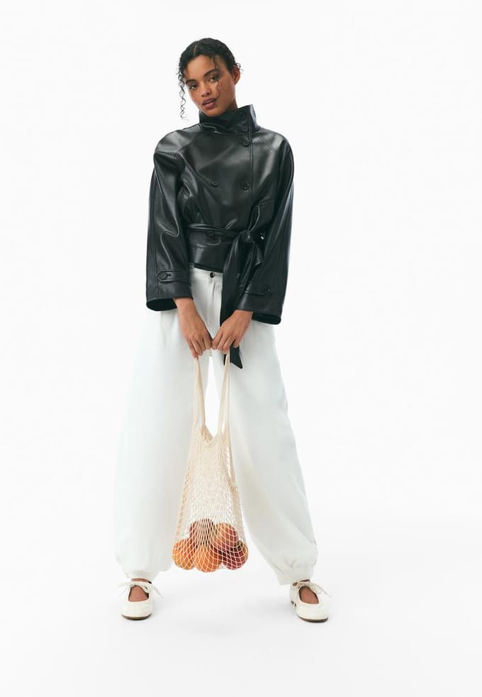 Stradivarius Trenchcoat met hoge kraag en leereffect  Zwart M