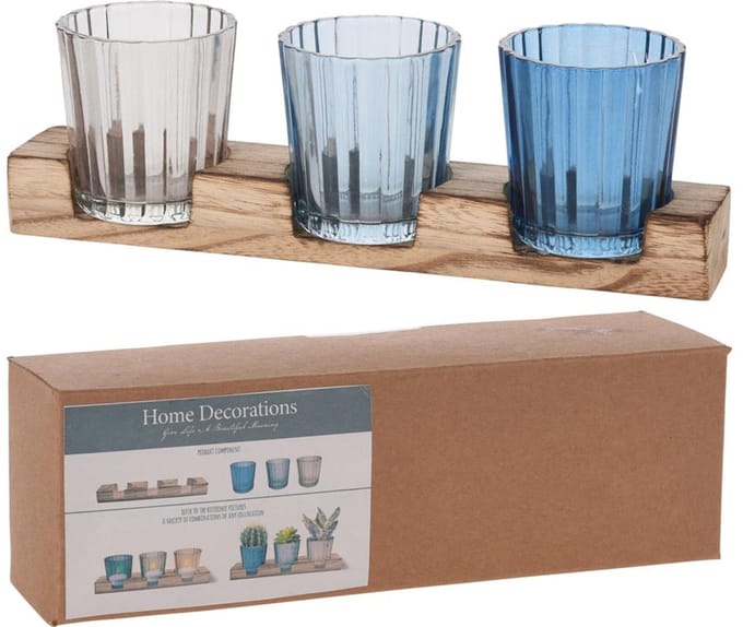 Theelichthouderset op houten plank